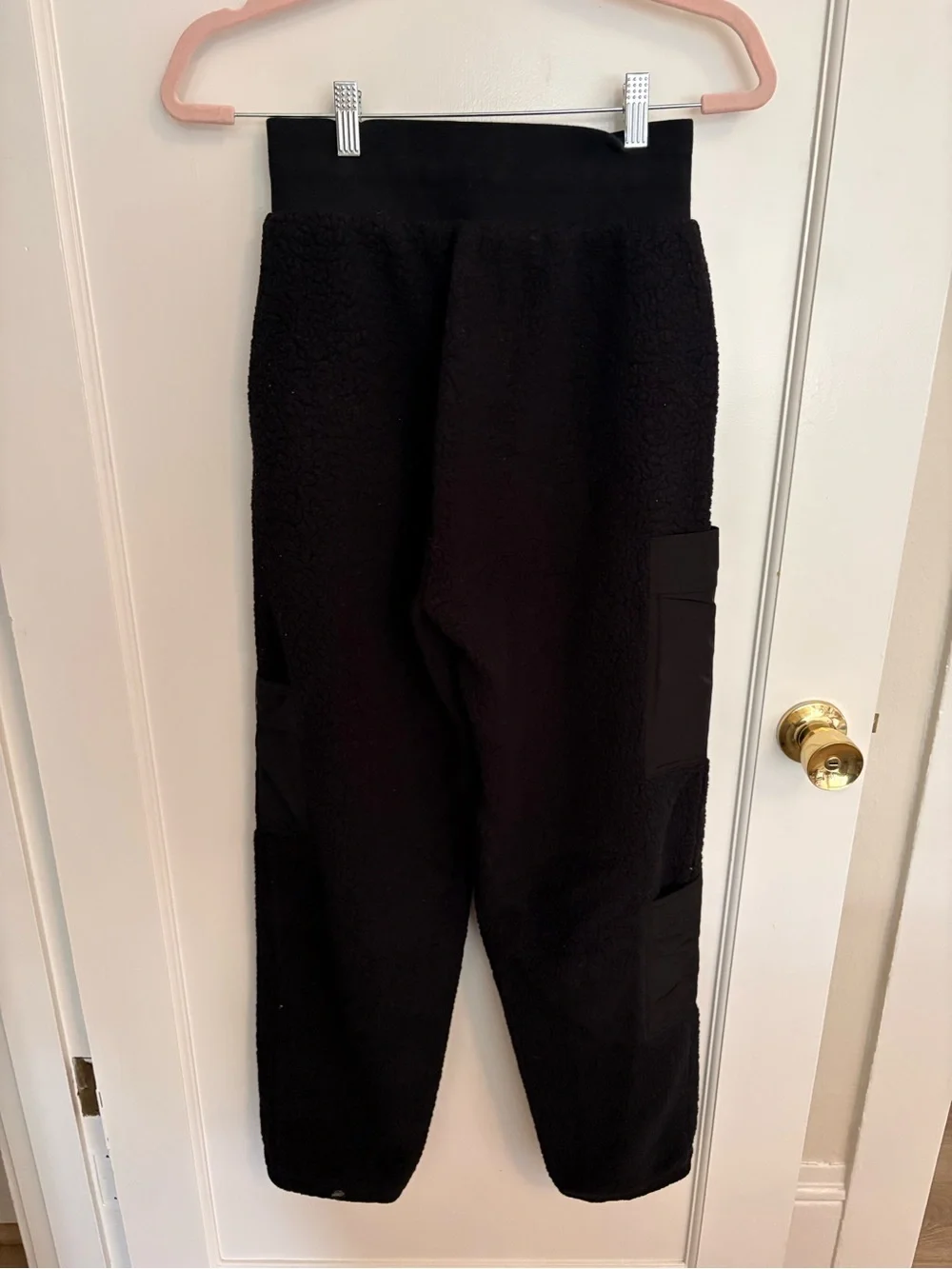 ALO Yoga Black Sherpa Cargo Joggers